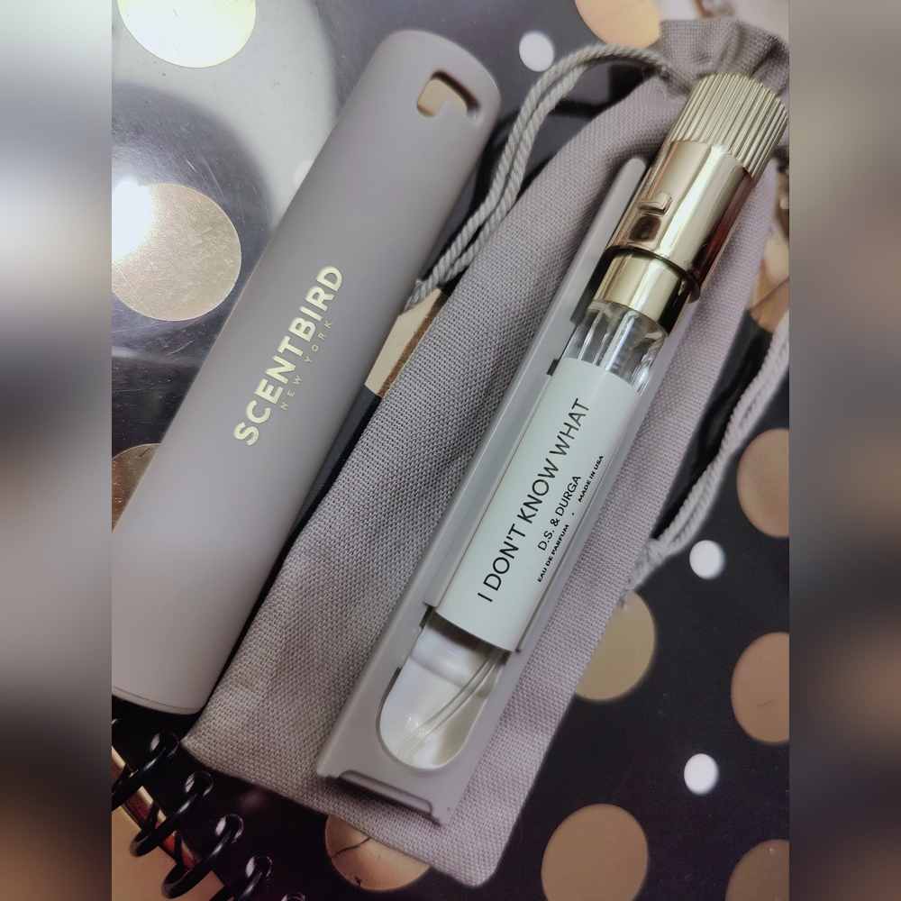 D.S. & Durga "I DONT KNOW WHAT" Scentbird Atomizer Vial with Travel Bag unisex